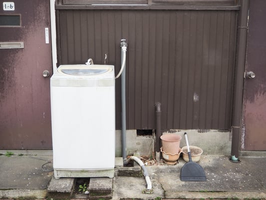 共益費に水道代を含めるメリットと注意点｜相場・消費税・滞納対策を解説