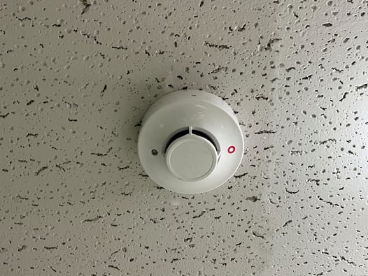 賃貸住宅の火災報知器が電池切れ？だれが負担