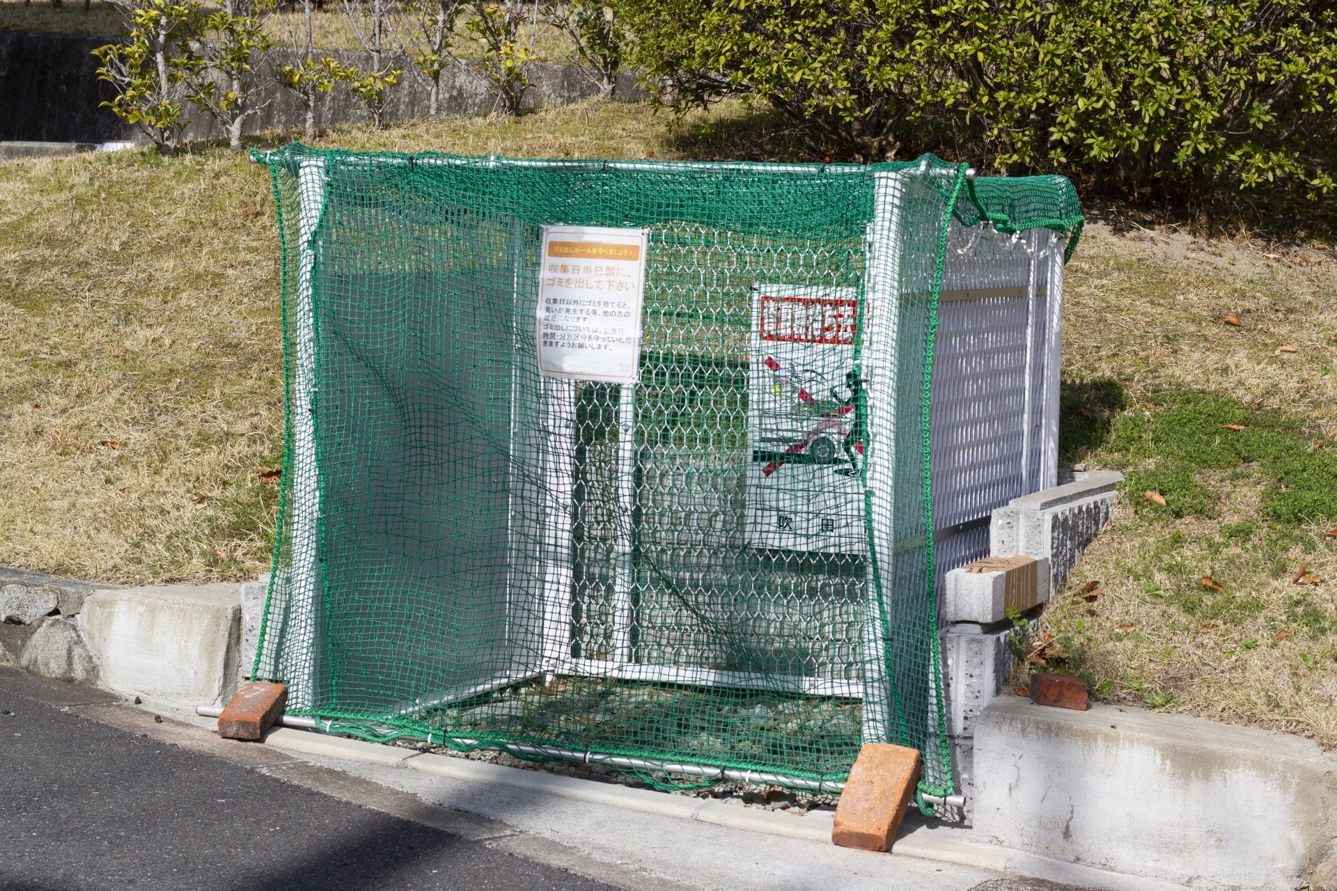 賃貸経営の難題を解決 ― ゴミ出しマナーの問題と効果的な対策法