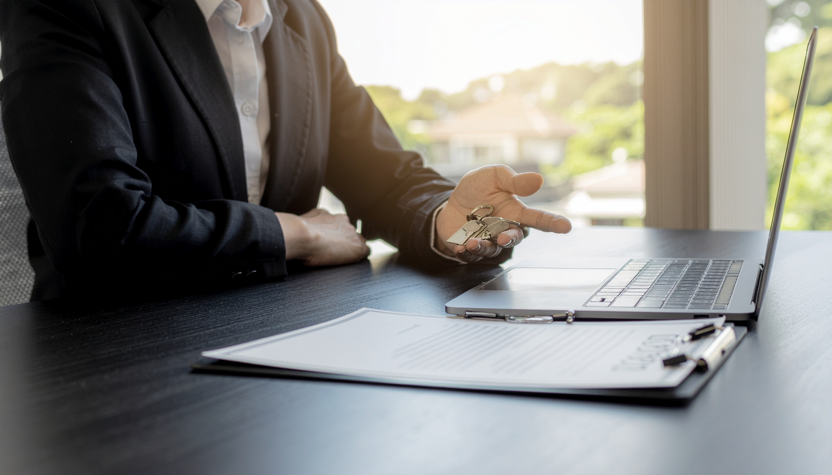 Quels sont les avantages de se lancer dans l'intermédiation immobilière ? Les atouts d'une carrière fondée sur le talent humain et la confiance