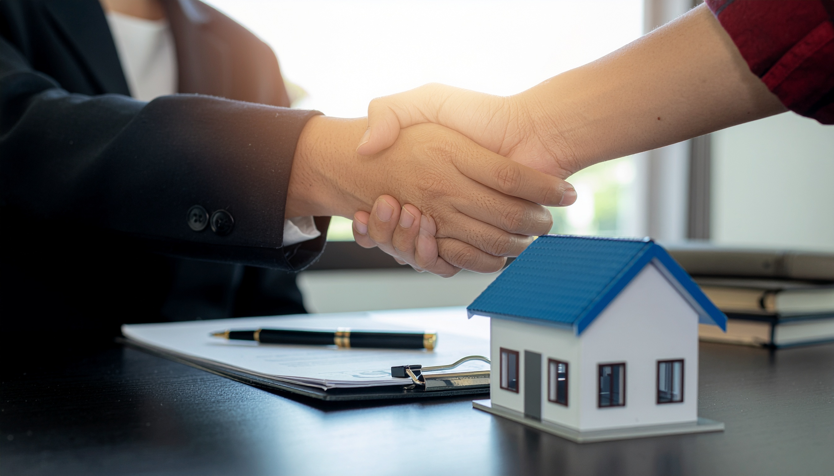 ما هو سحر العمل في إدارة العقارات؟ شرح خلق القيمة المحورية على الكفاءات البشرية والثقة